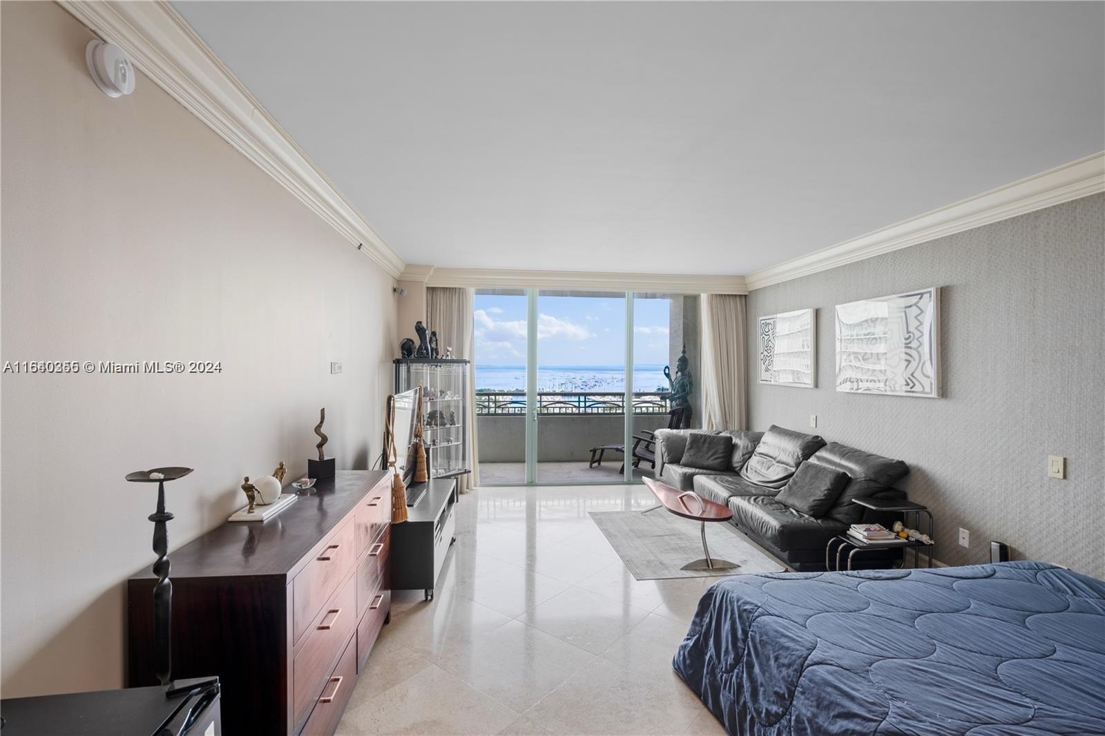 THE EXECUTIVE RESIDENCES - Residential