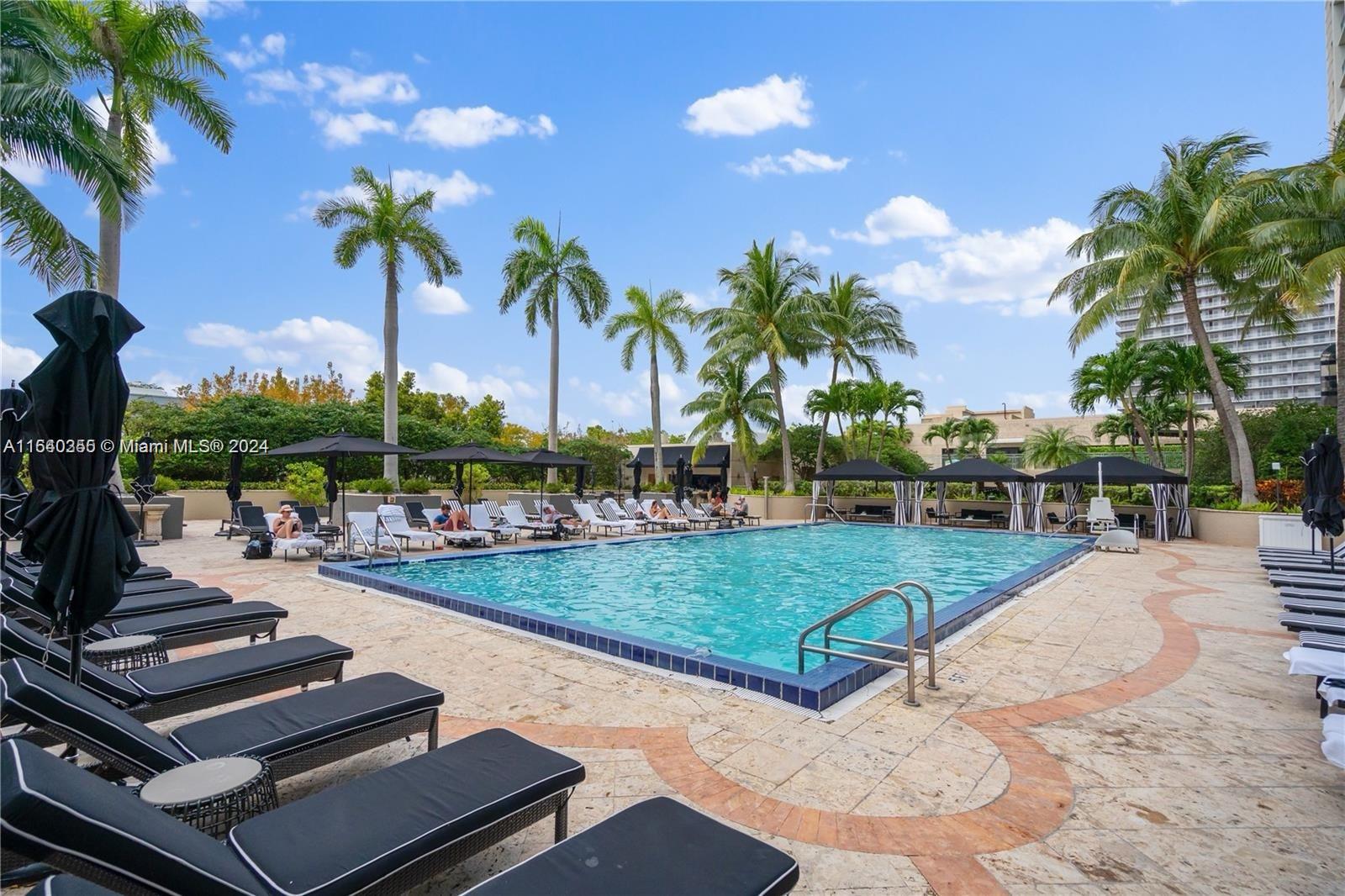 THE EXECUTIVE RESIDENCES - Residential