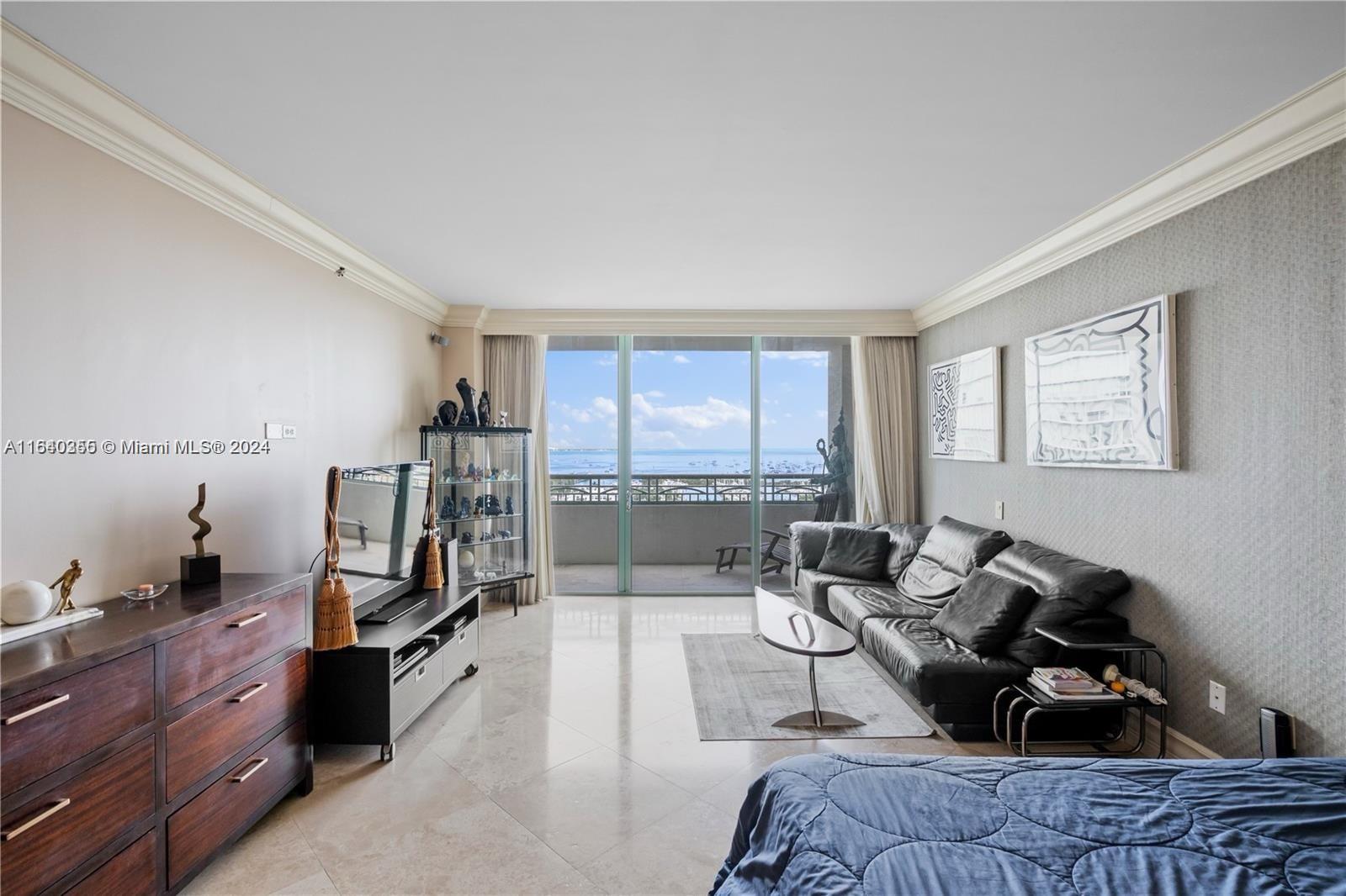 THE EXECUTIVE RESIDENCES - Residential