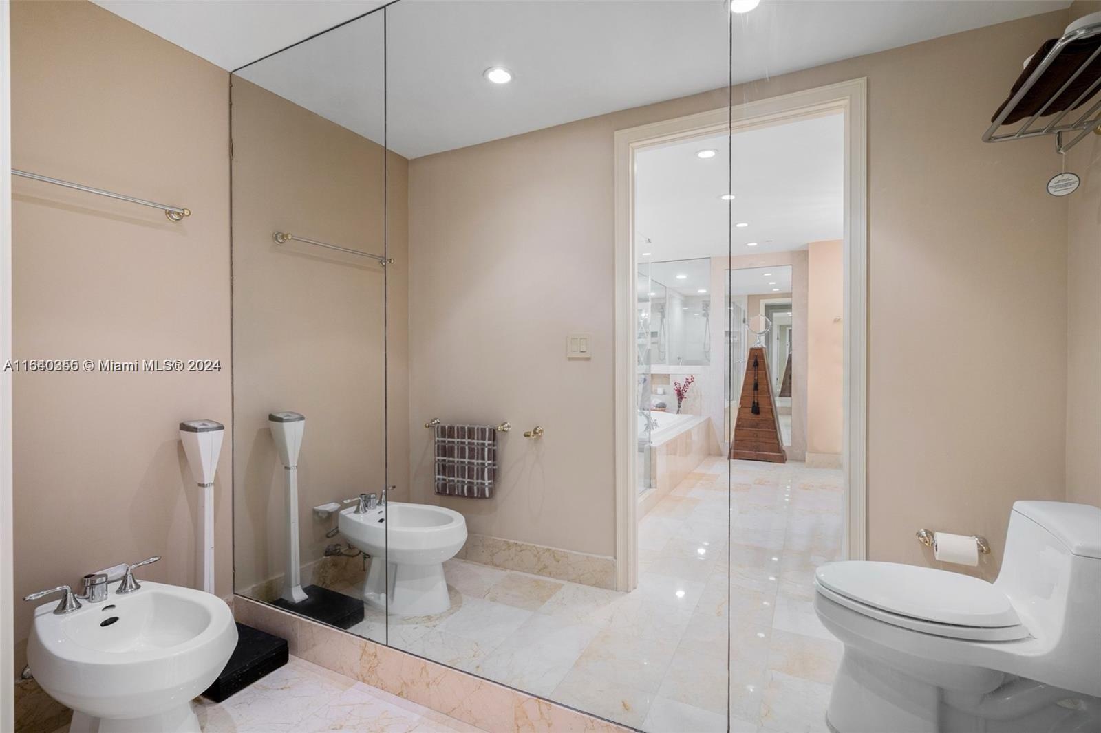 THE EXECUTIVE RESIDENCES - Residential