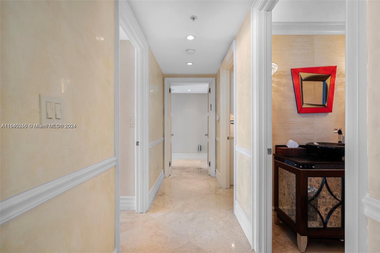 THE EXECUTIVE RESIDENCES - Residential