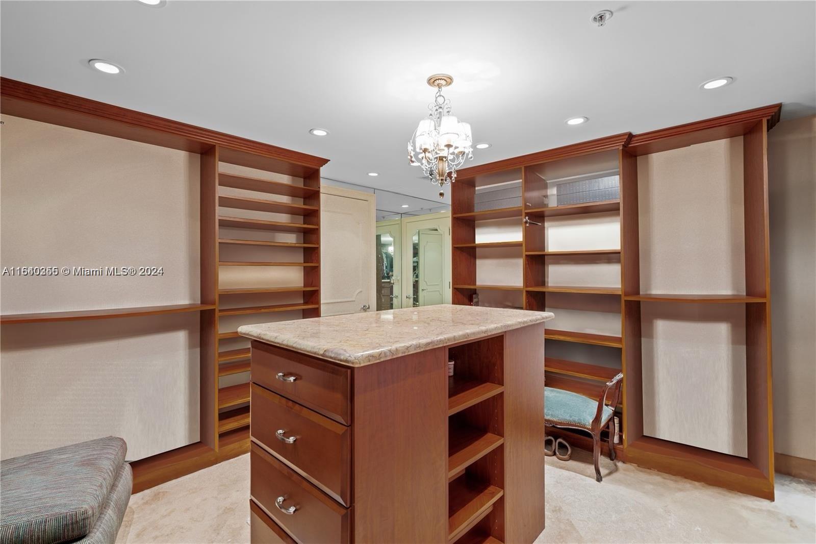 THE EXECUTIVE RESIDENCES - Residential