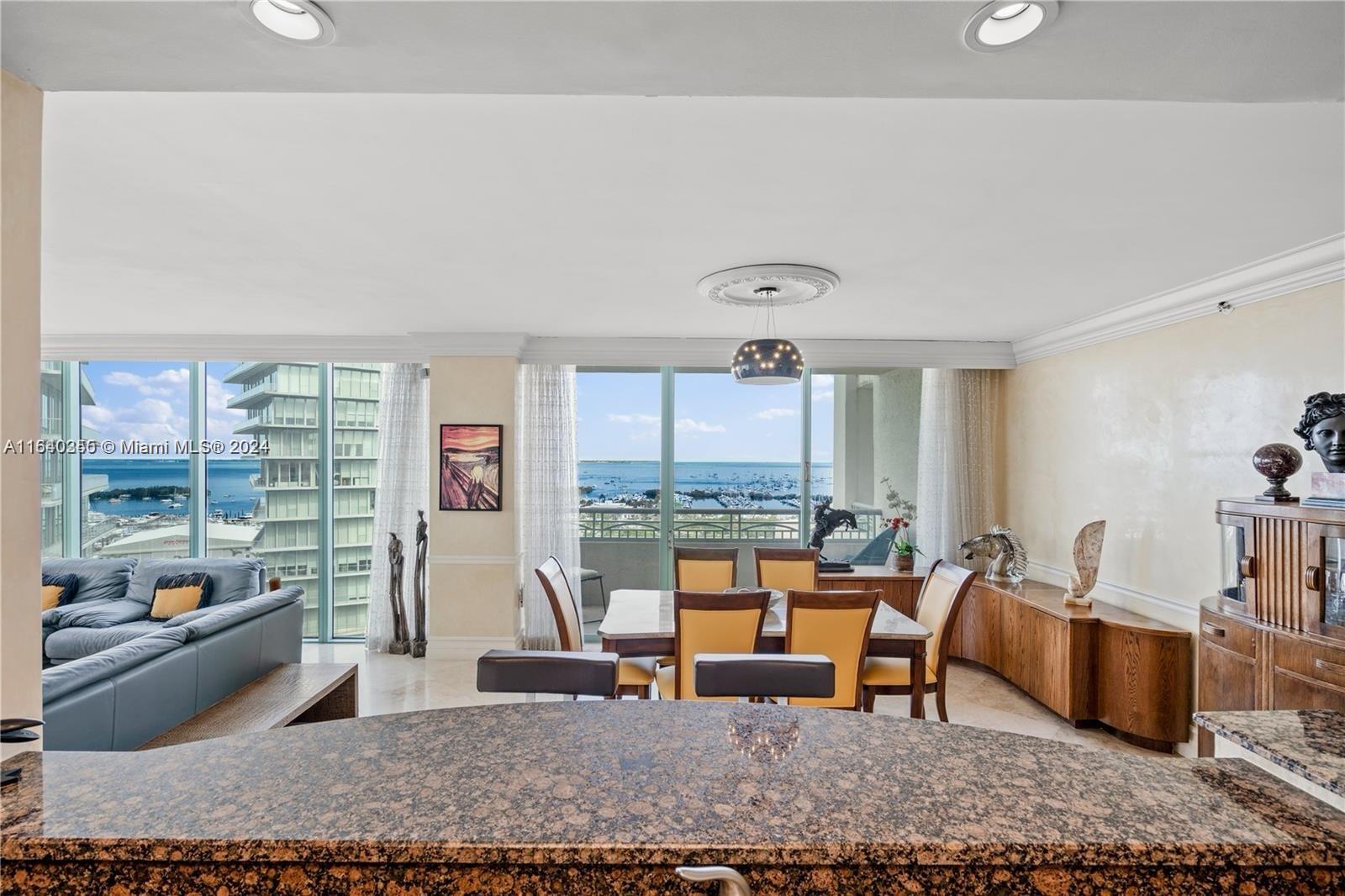 THE EXECUTIVE RESIDENCES - Residential