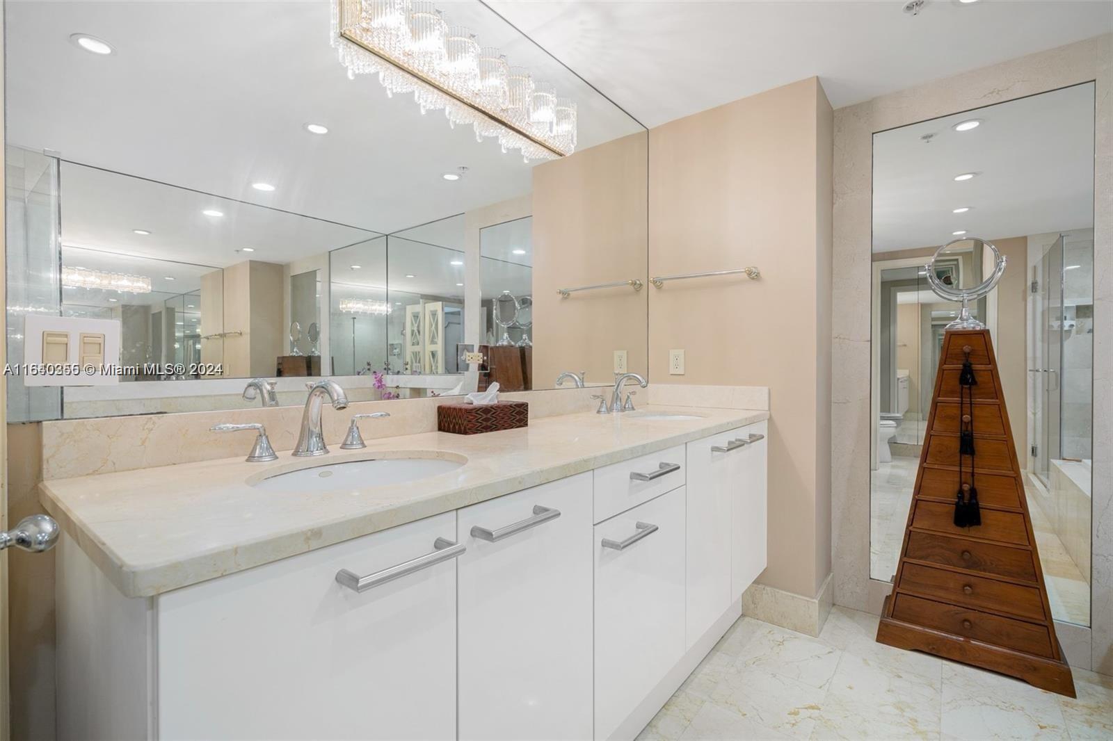 THE EXECUTIVE RESIDENCES - Residential