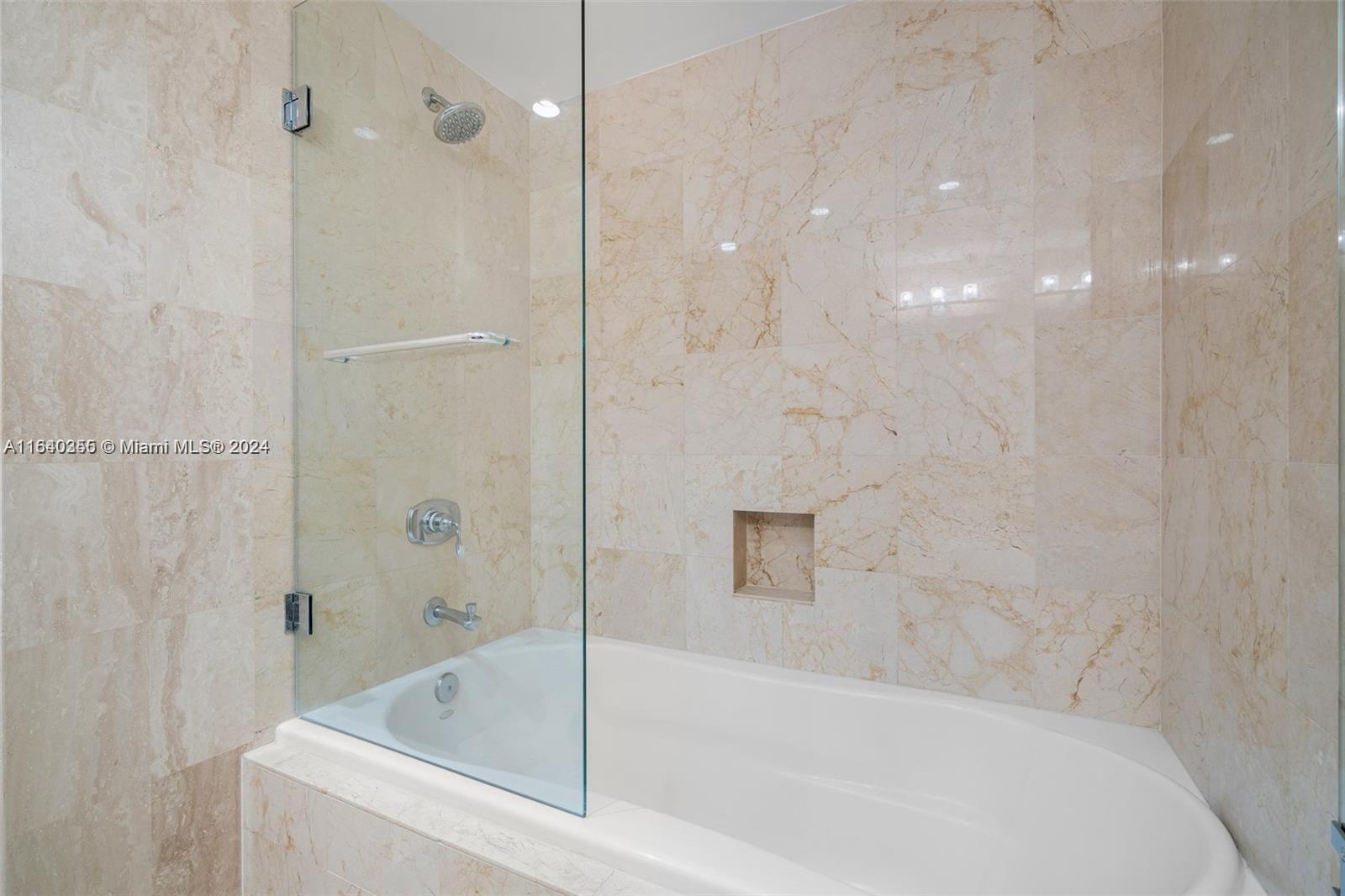 THE EXECUTIVE RESIDENCES - Residential