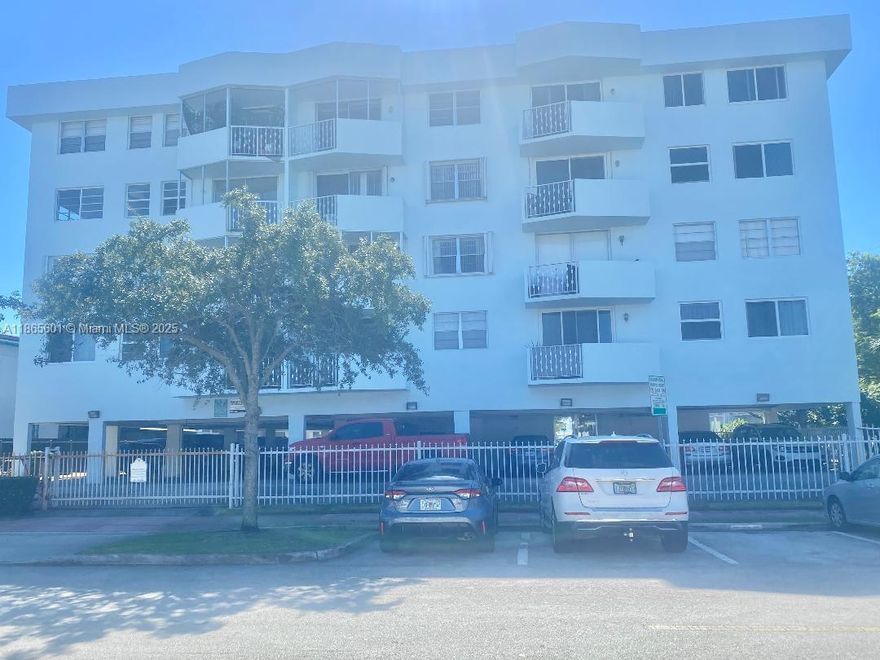 Spacious  1- Bedroom and 1.5 Bathroom condo in the heart of Miami Beach- Walk to the Ocean!
Whether you're a first-time home buyer, looking for a vacation home,or investor searching for a 
high- demand rental property, this unit checks all the boxes. Don't miss out on this opportunity
to own a piece of paradise!