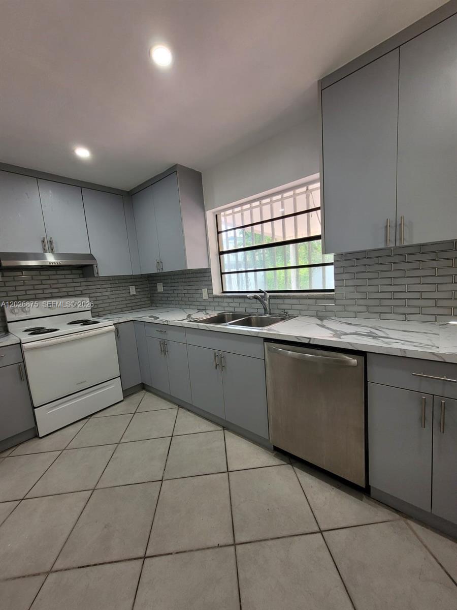 2438 SW 109th Ct