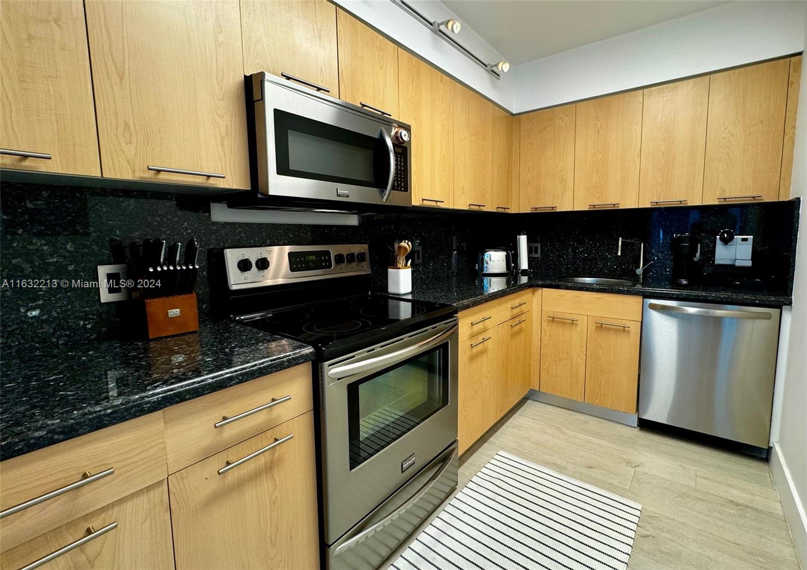 ST LOUIS CONDO - Residential Lease