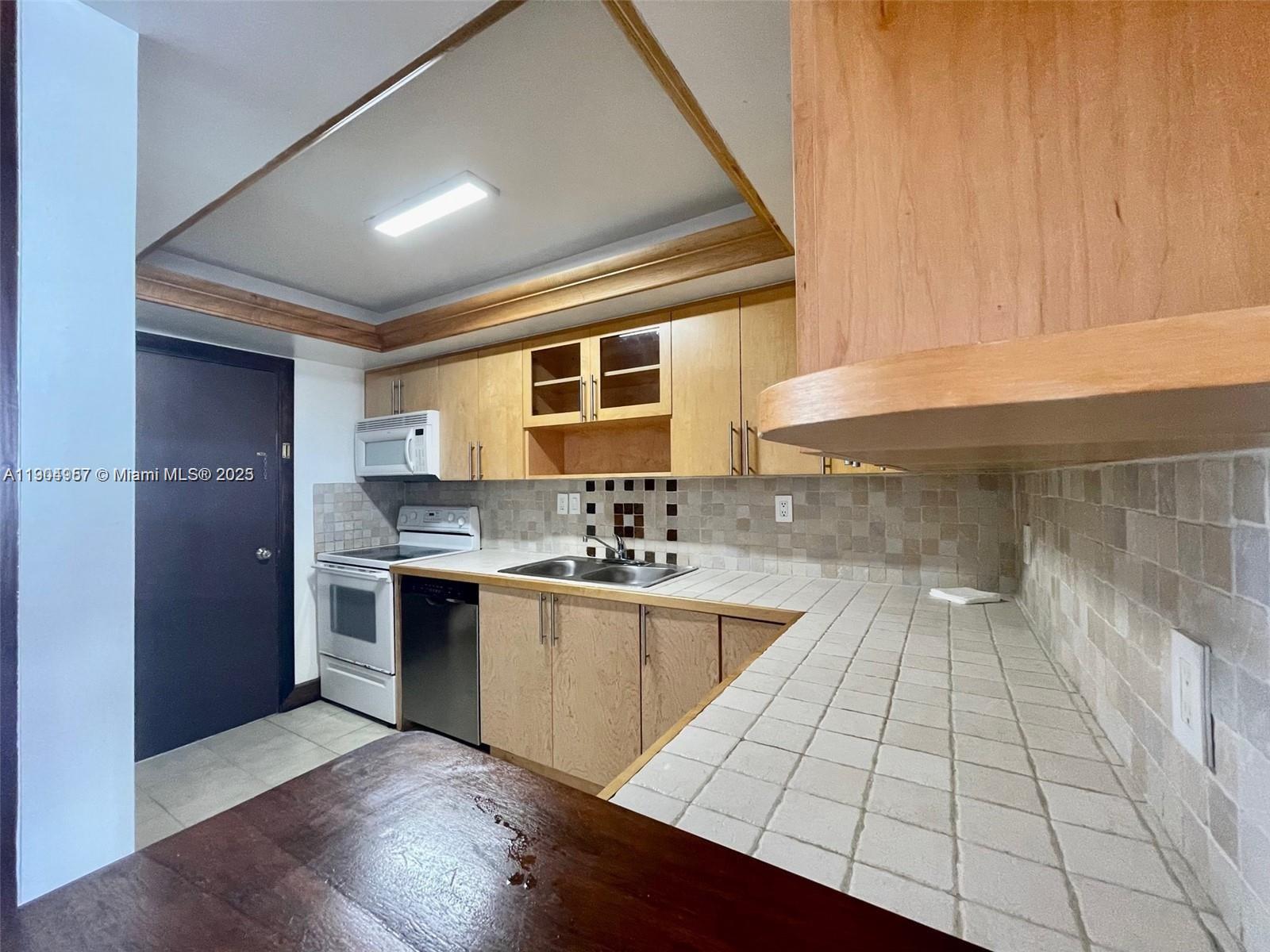 DEL PRADO MARINA - Residential Lease