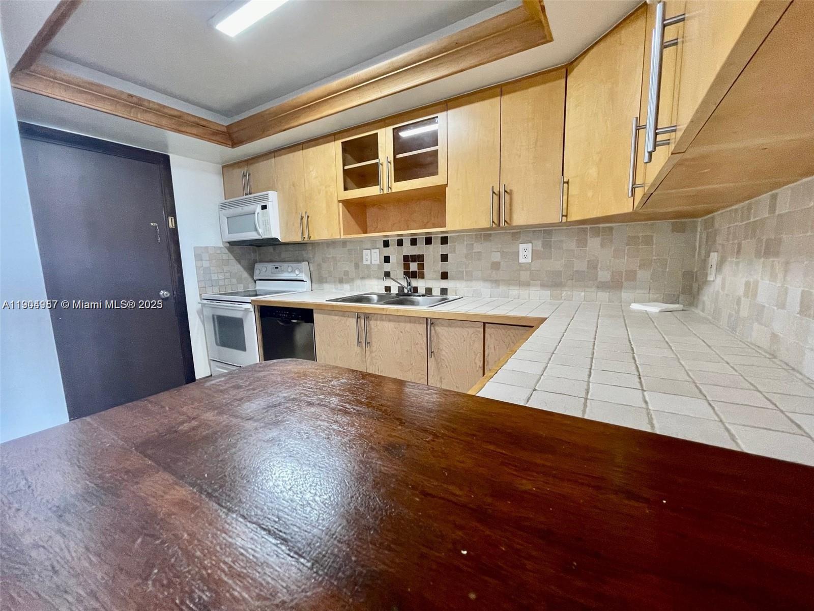 DEL PRADO MARINA - Residential Lease