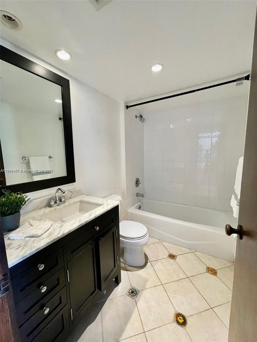 DEL PRADO MARINA - Residential Lease