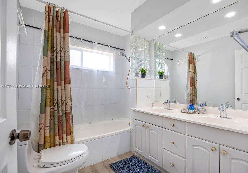 CORAL RIDGE ISLES - Residential