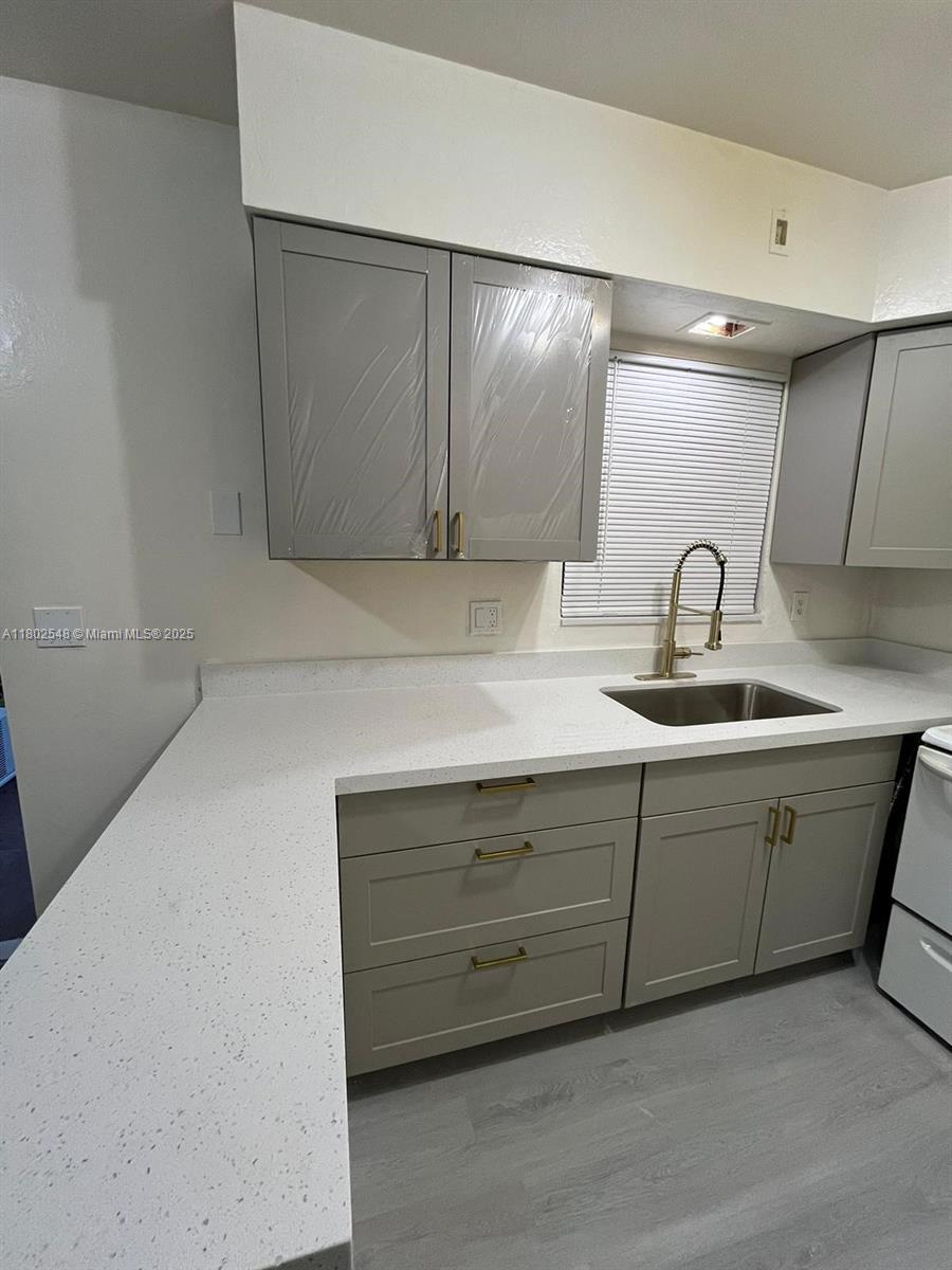 2450 Lincoln St 3, Hollywood, Broward County, Florida - 1 Bedrooms  
1 Bathrooms - 
