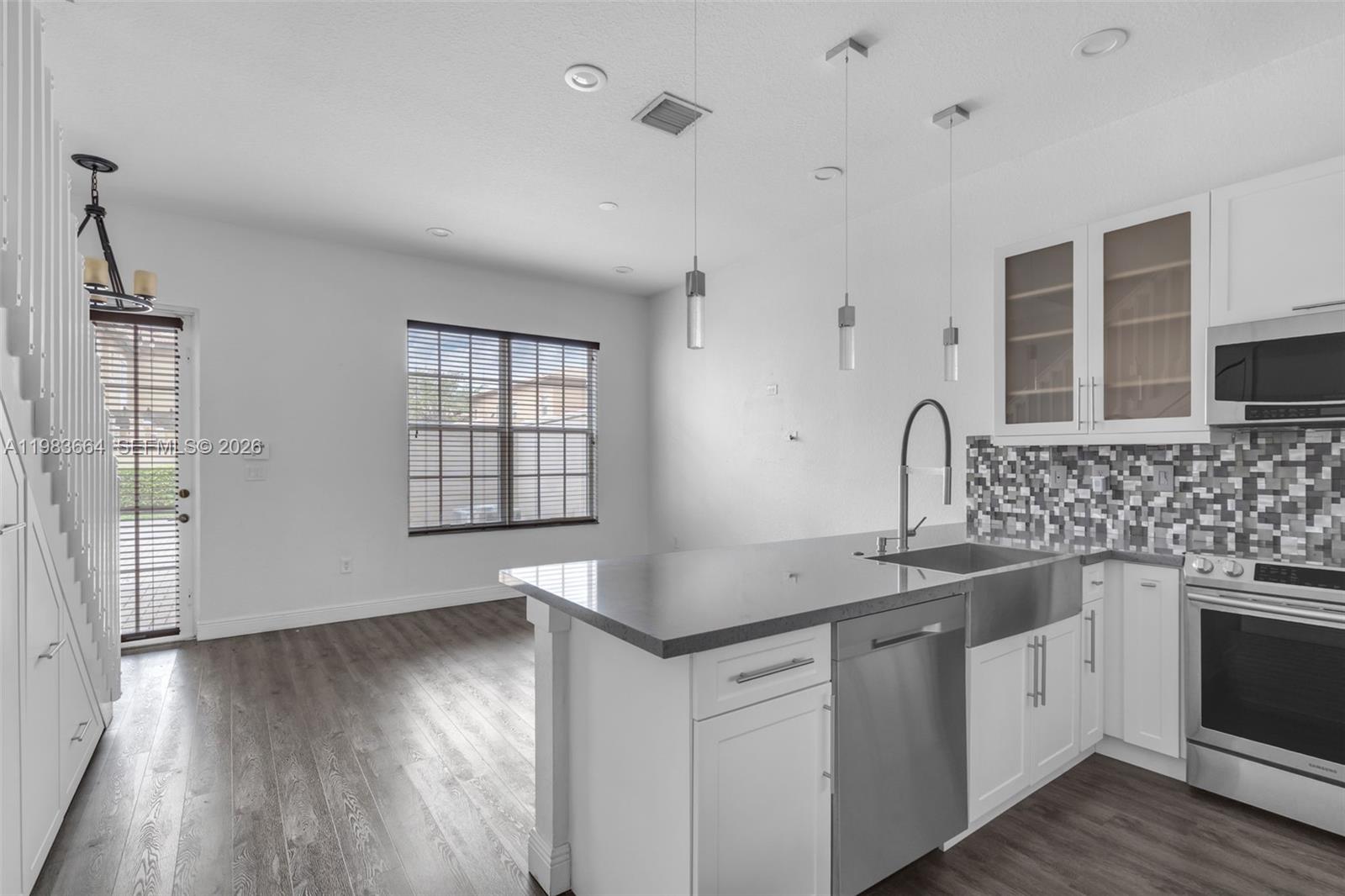 MEADOW PINES - Residential Lease