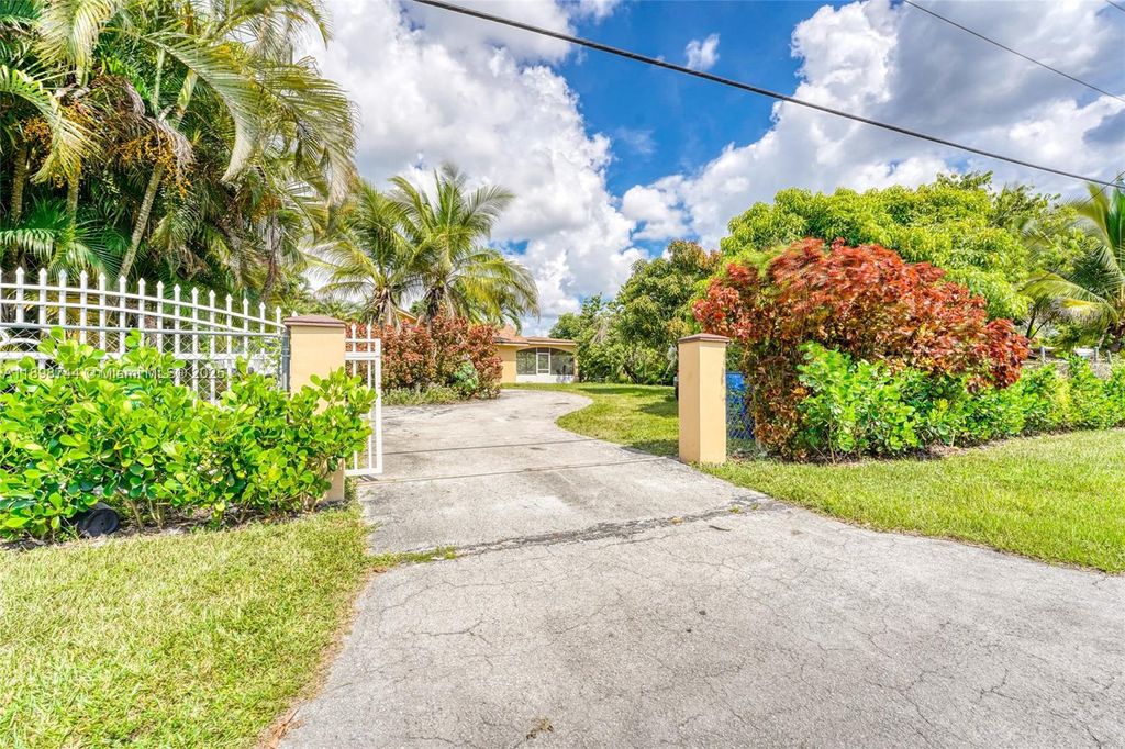 Photo of 5130 SW 208th Ln, Southwest Ranches, FL 33332 (MLS # A11898744)