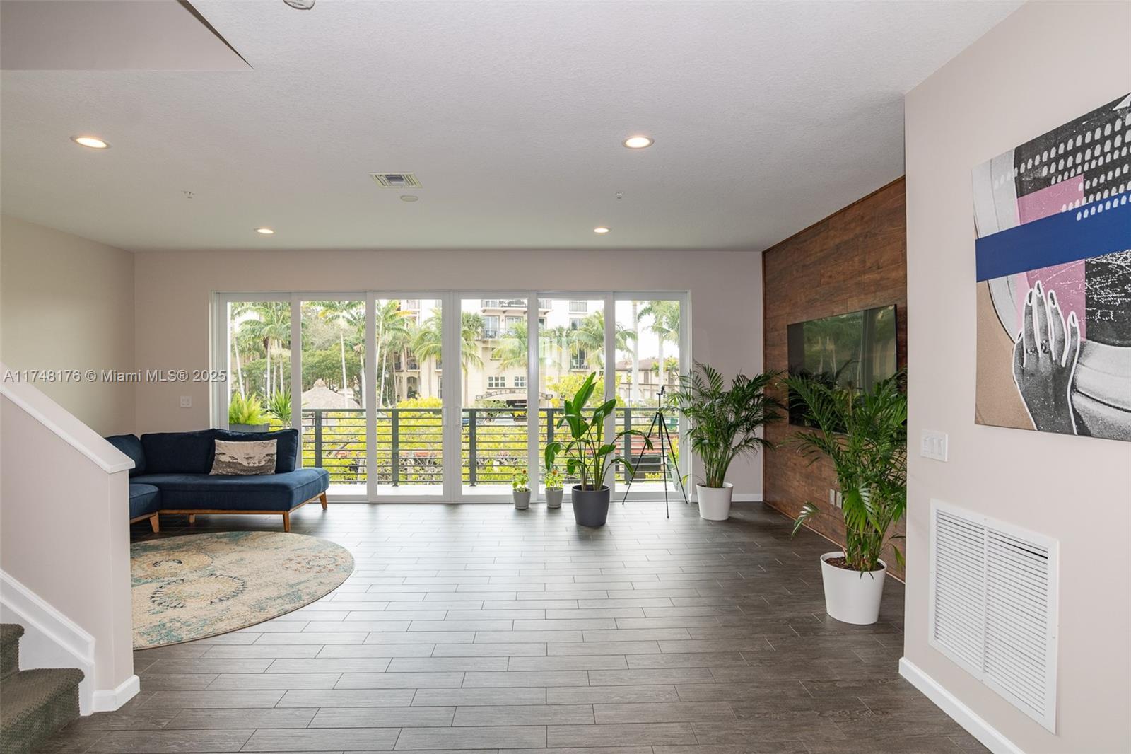 POINTE @ MIDDLE RIVER - Residential