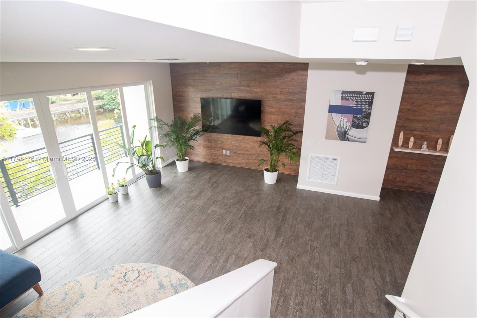 POINTE @ MIDDLE RIVER - Residential