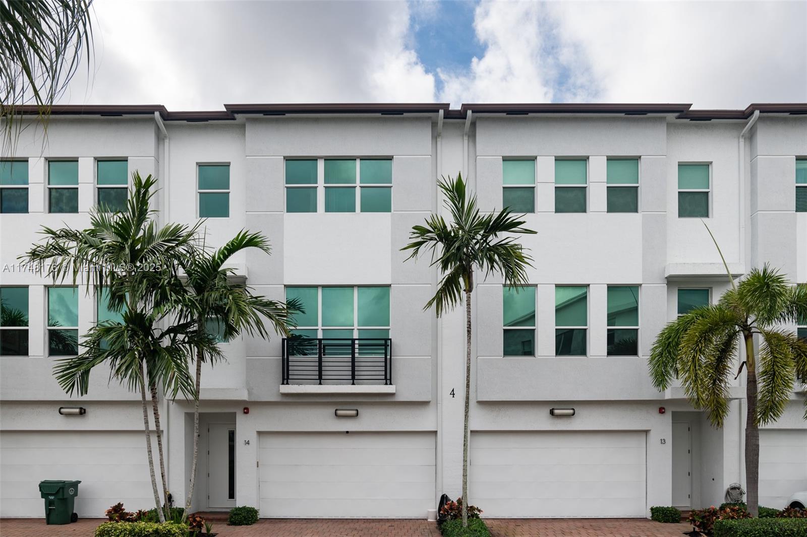 Property for Sale at 2900 Ne 12th Ter 14, Oakland Park, Miami-Dade County, Florida - Bedrooms: 3 
Bathrooms: 3.5  - $959,900