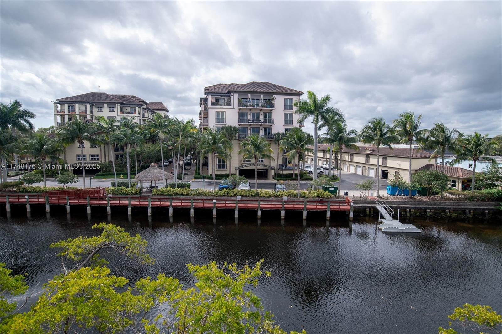 POINTE @ MIDDLE RIVER - Residential