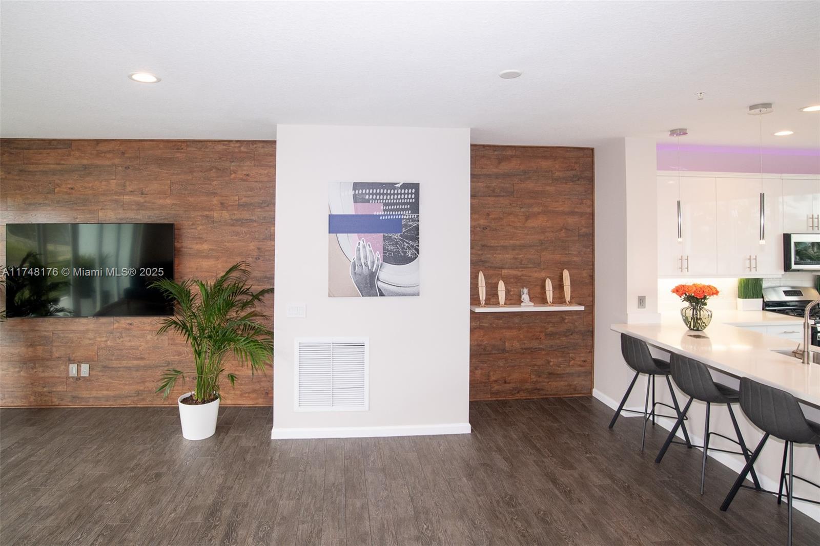 POINTE @ MIDDLE RIVER - Residential