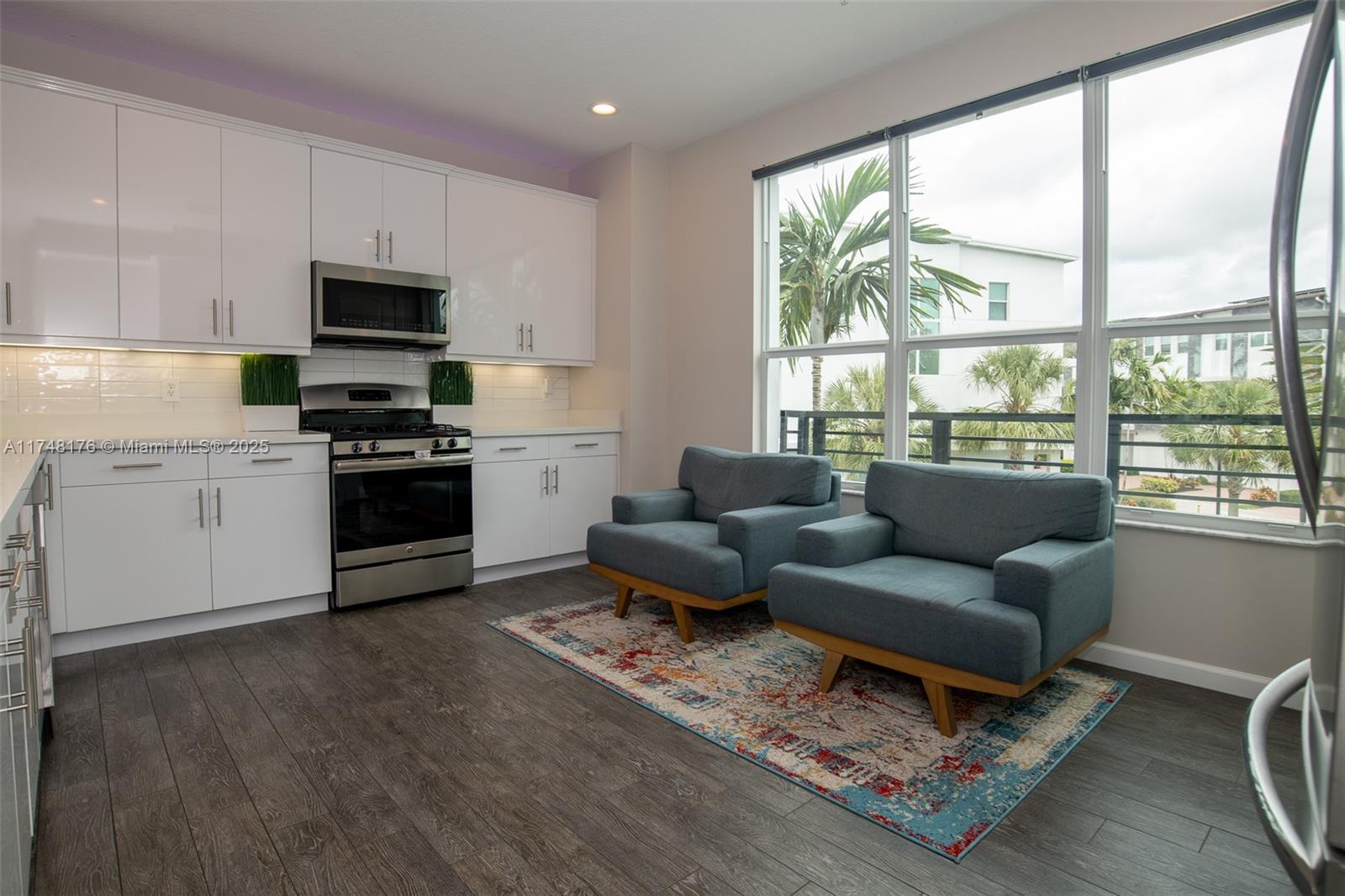 POINTE @ MIDDLE RIVER - Residential