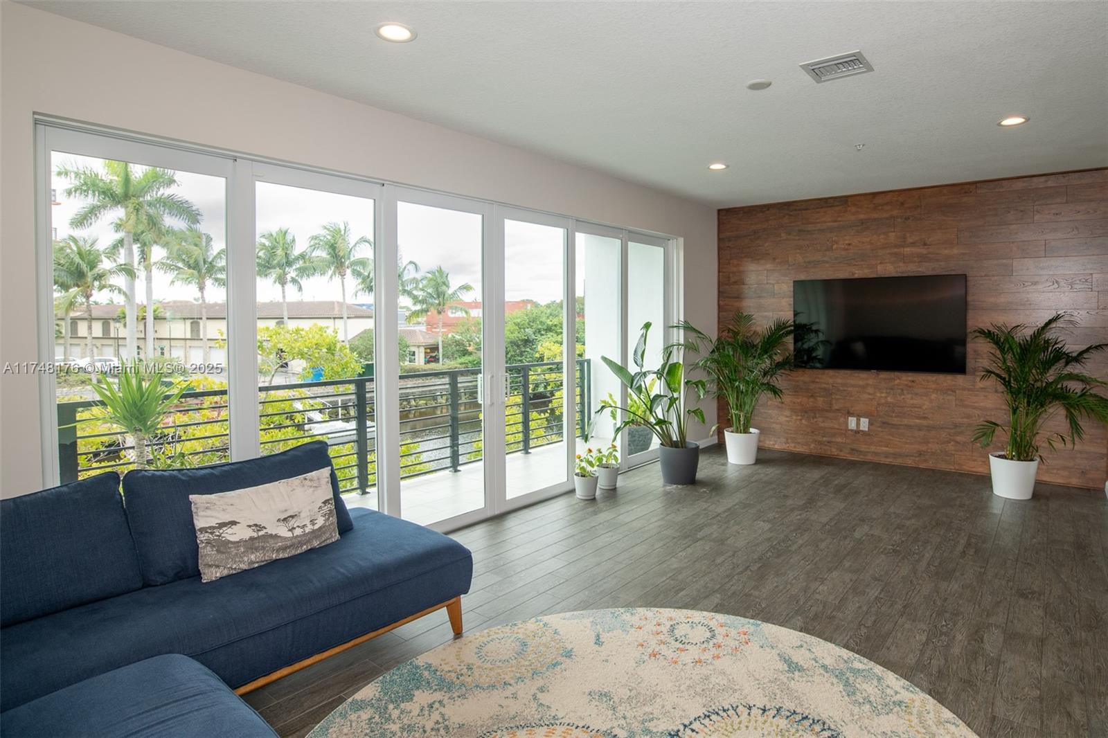POINTE @ MIDDLE RIVER - Residential