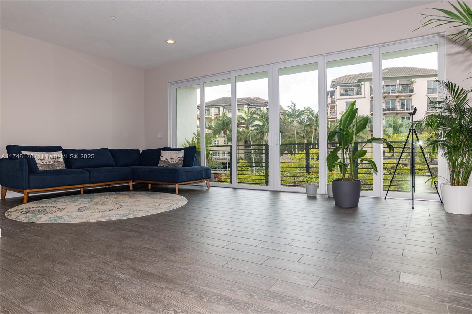 POINTE @ MIDDLE RIVER - Residential