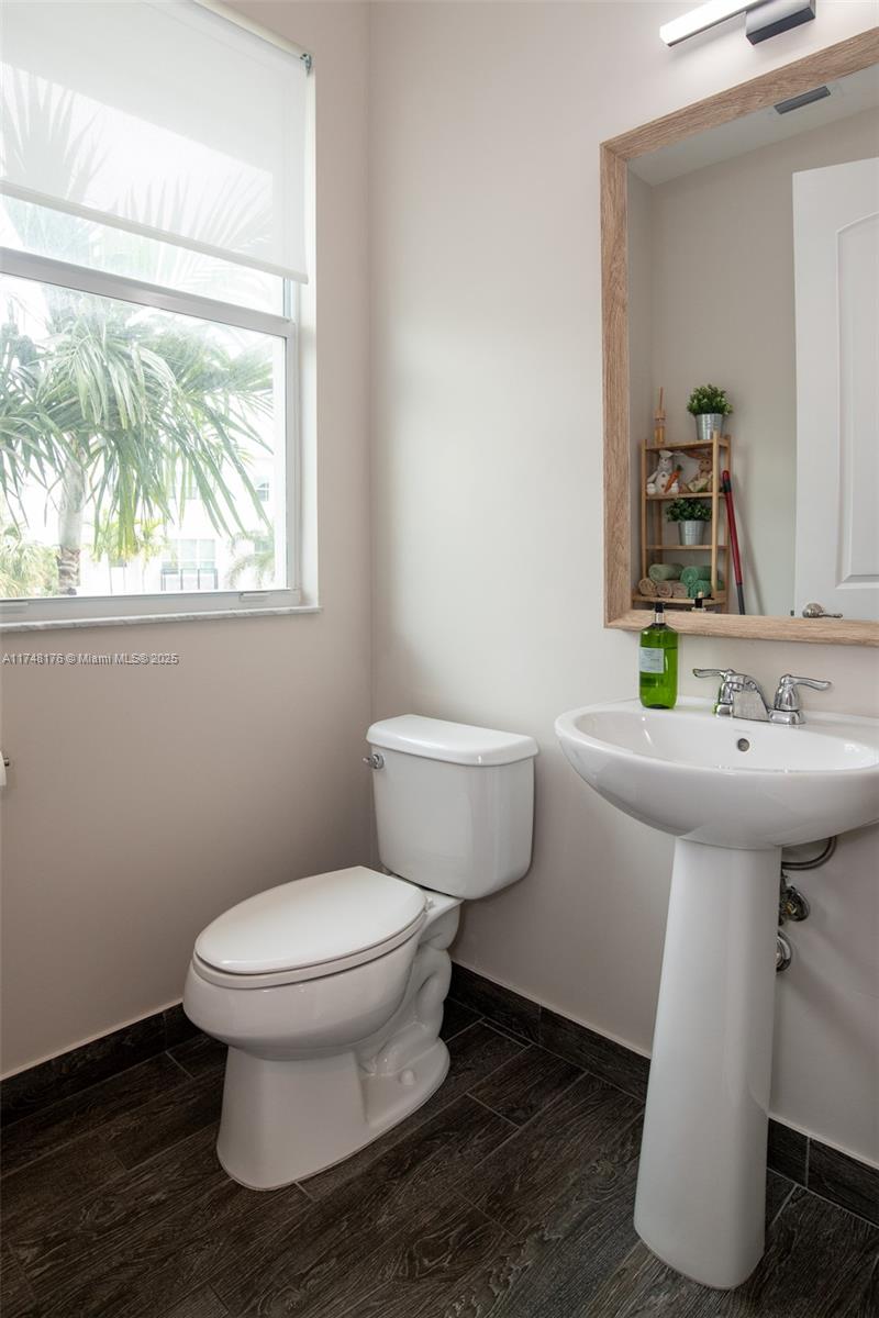 POINTE @ MIDDLE RIVER - Residential