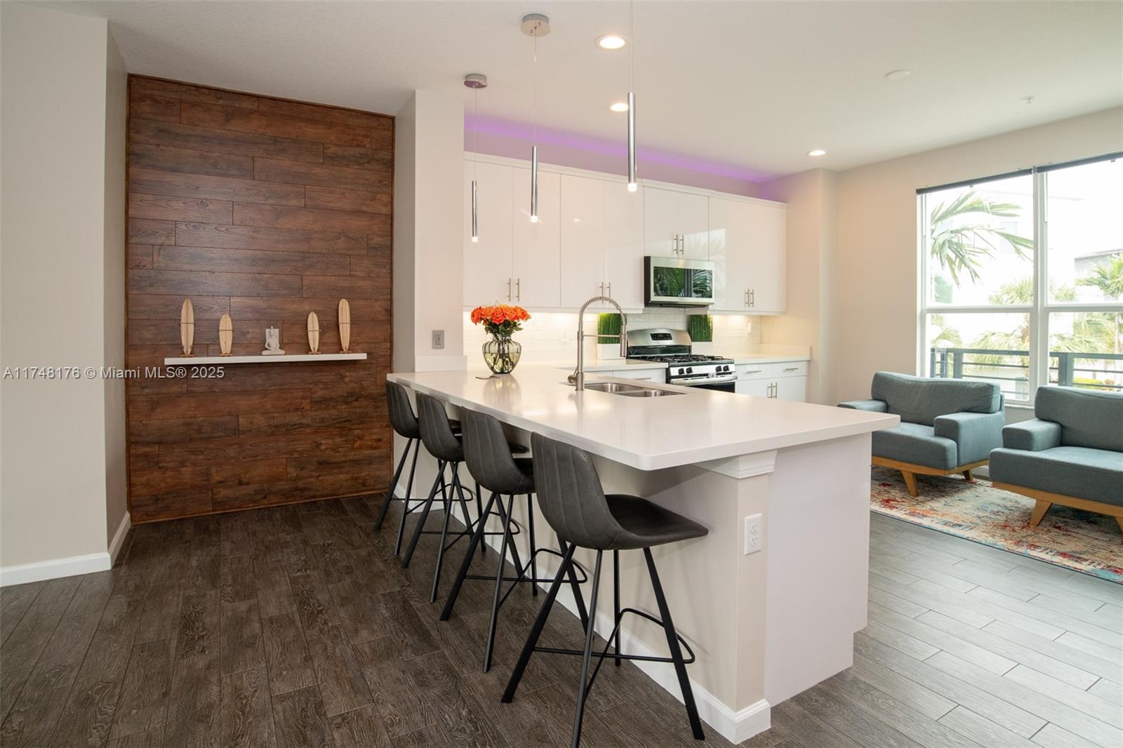 POINTE @ MIDDLE RIVER - Residential