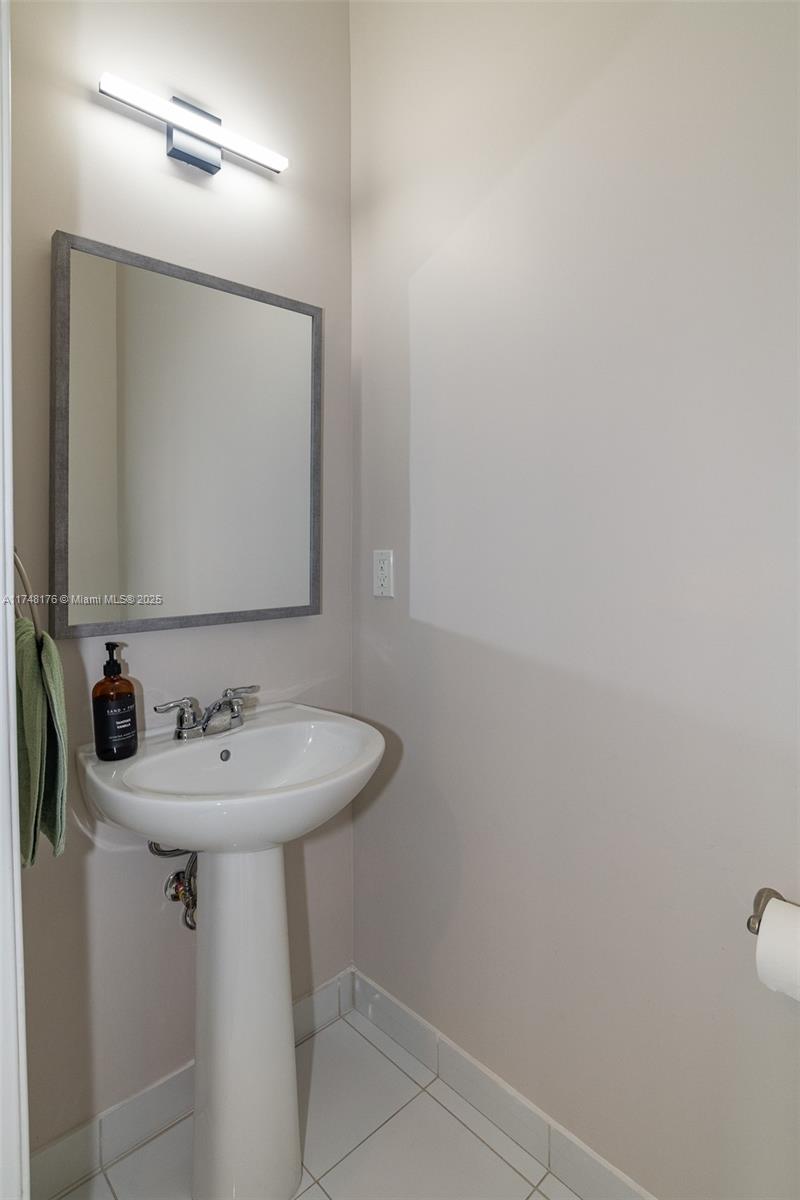 POINTE @ MIDDLE RIVER - Residential