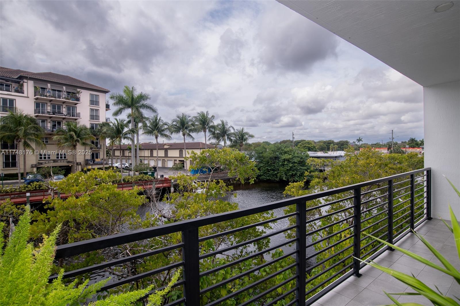 POINTE @ MIDDLE RIVER - Residential