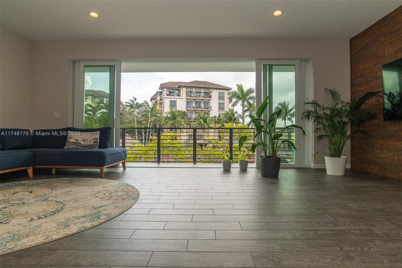 POINTE @ MIDDLE RIVER - Residential