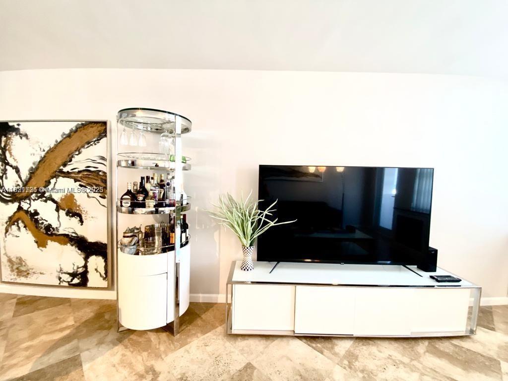 100 Lincoln Rd 608