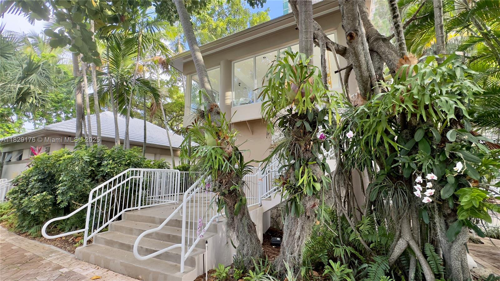 PALM BAY CONDOMINIUM - Residential