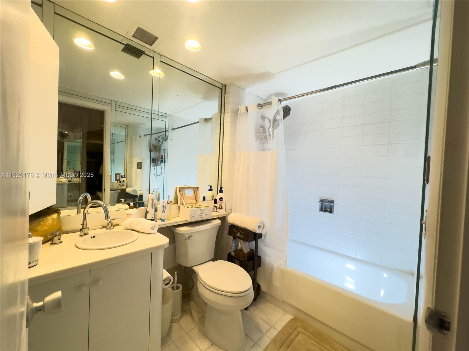 PALM BAY CONDOMINIUM - Residential