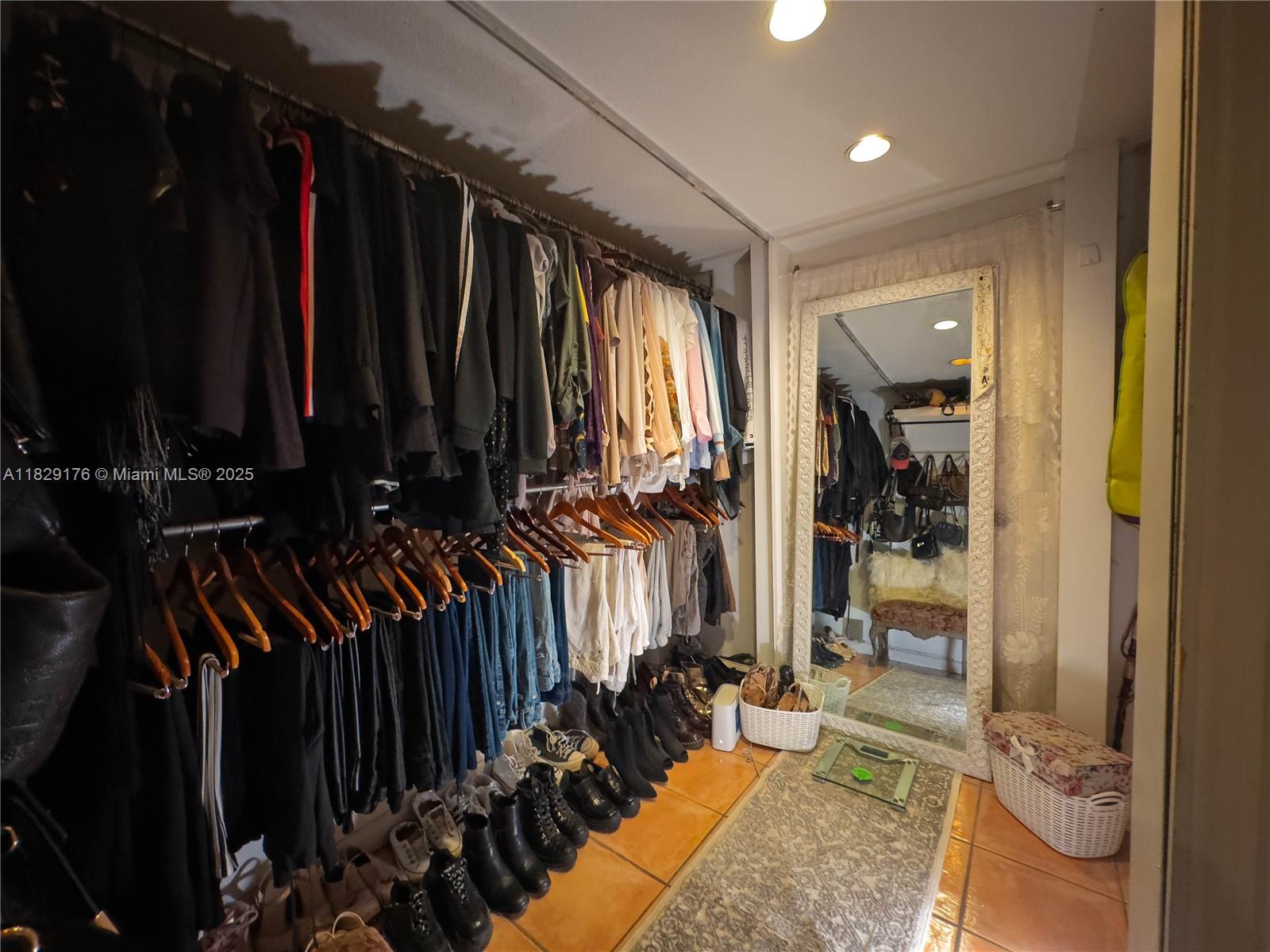 PALM BAY CONDOMINIUM - Residential