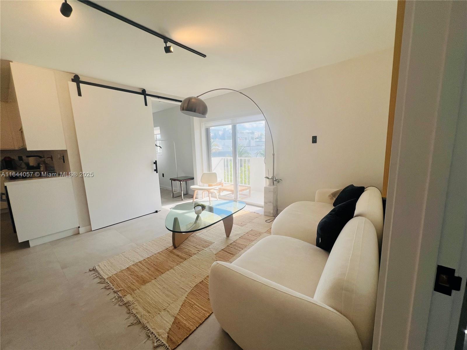 240 Collins Ave 4A