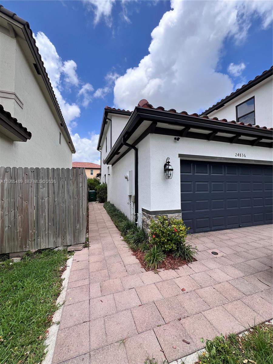 COCO PALM ESTATES - Residential Lease