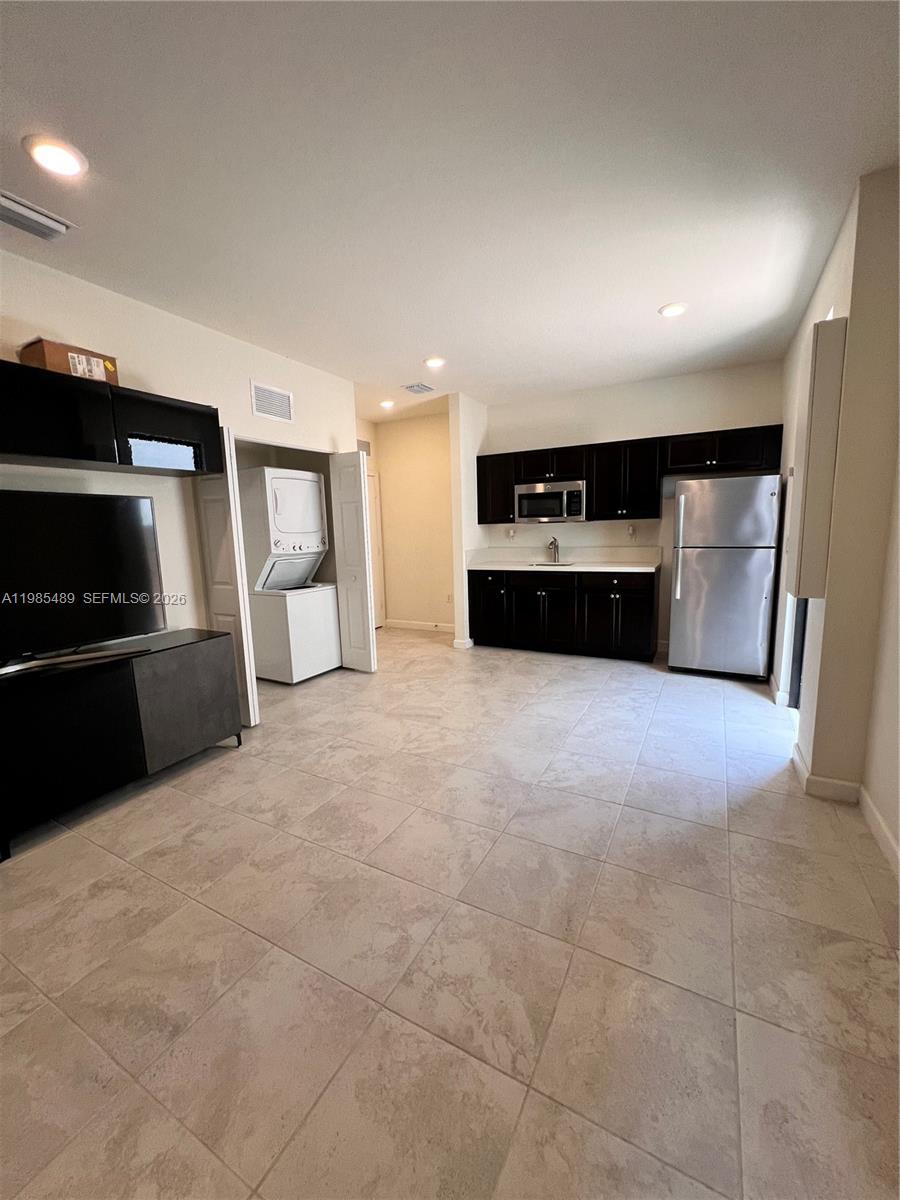 COCO PALM ESTATES - Residential Lease