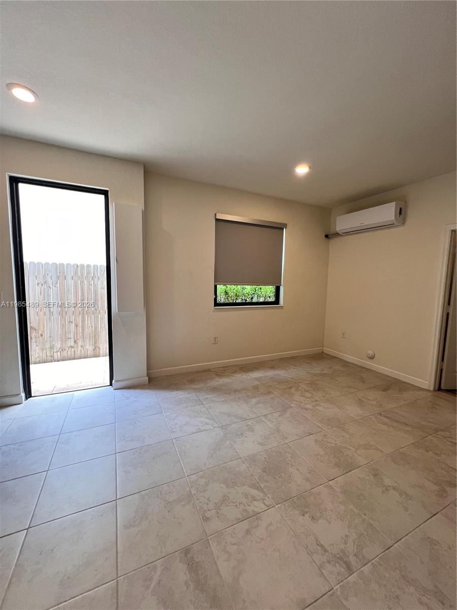 COCO PALM ESTATES - Residential Lease