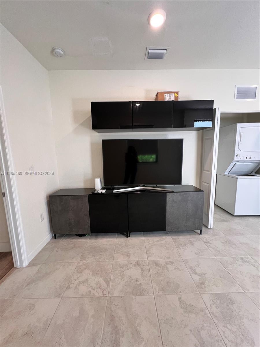 COCO PALM ESTATES - Residential Lease