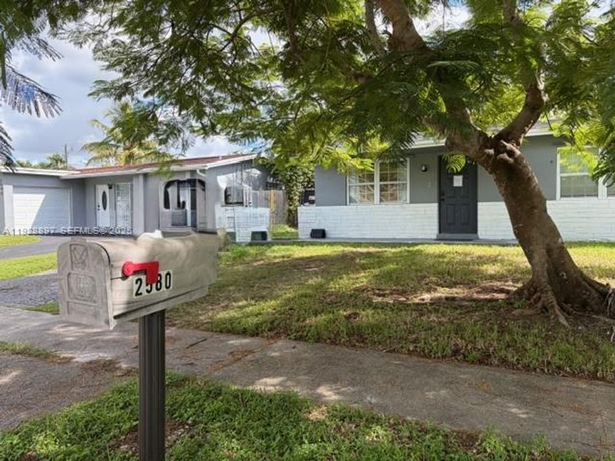 Comfy single family with 2 bedrooms and 2 full bathrooms, with a great back yard with an open Florida room. Located in the great area of West Sunrise. Fenced. Brand new roof. Driveway for Tenant's vehicles. Please come to visit this nice property to live. No association.