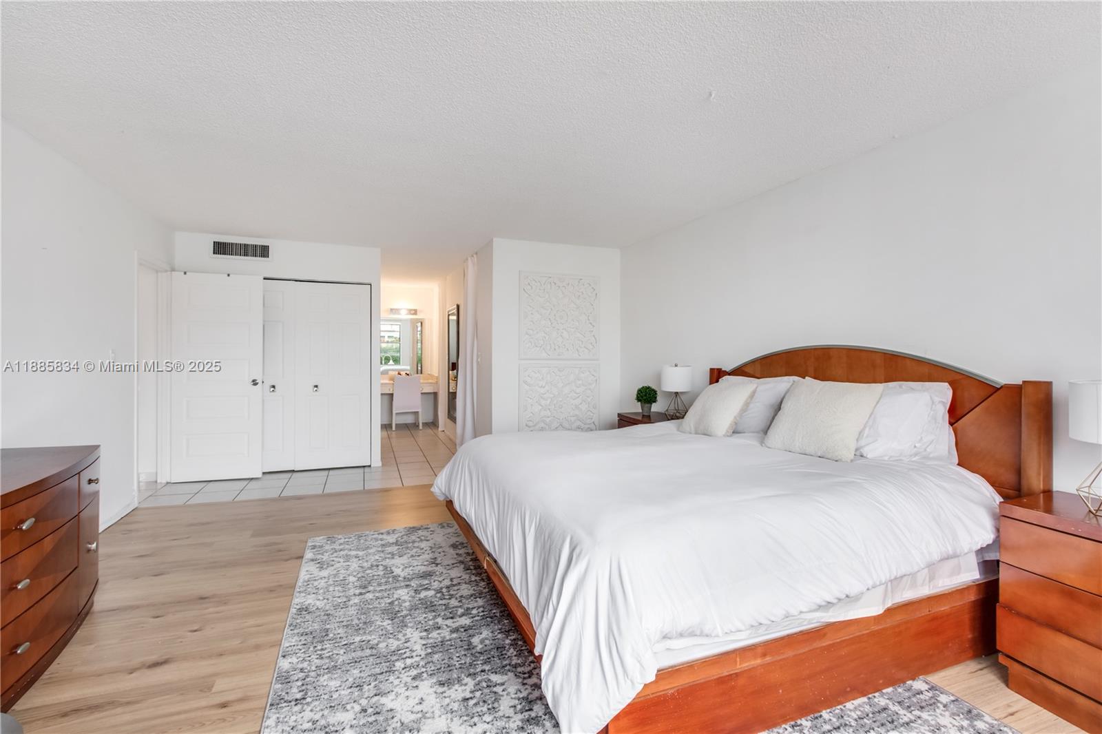 WINSTON TOWER 300 CONDO - Residential