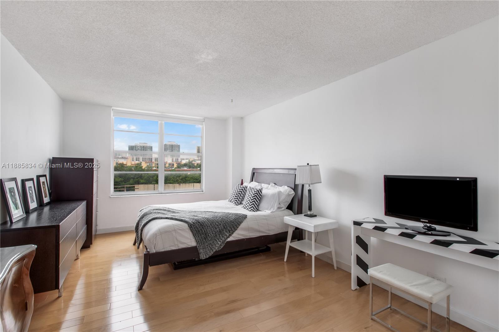 WINSTON TOWER 300 CONDO - Residential