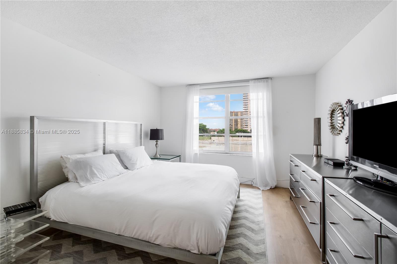 WINSTON TOWER 300 CONDO - Residential