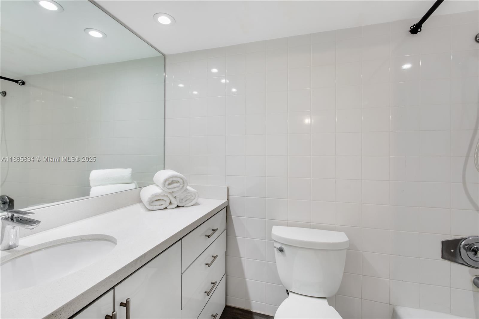 WINSTON TOWER 300 CONDO - Residential