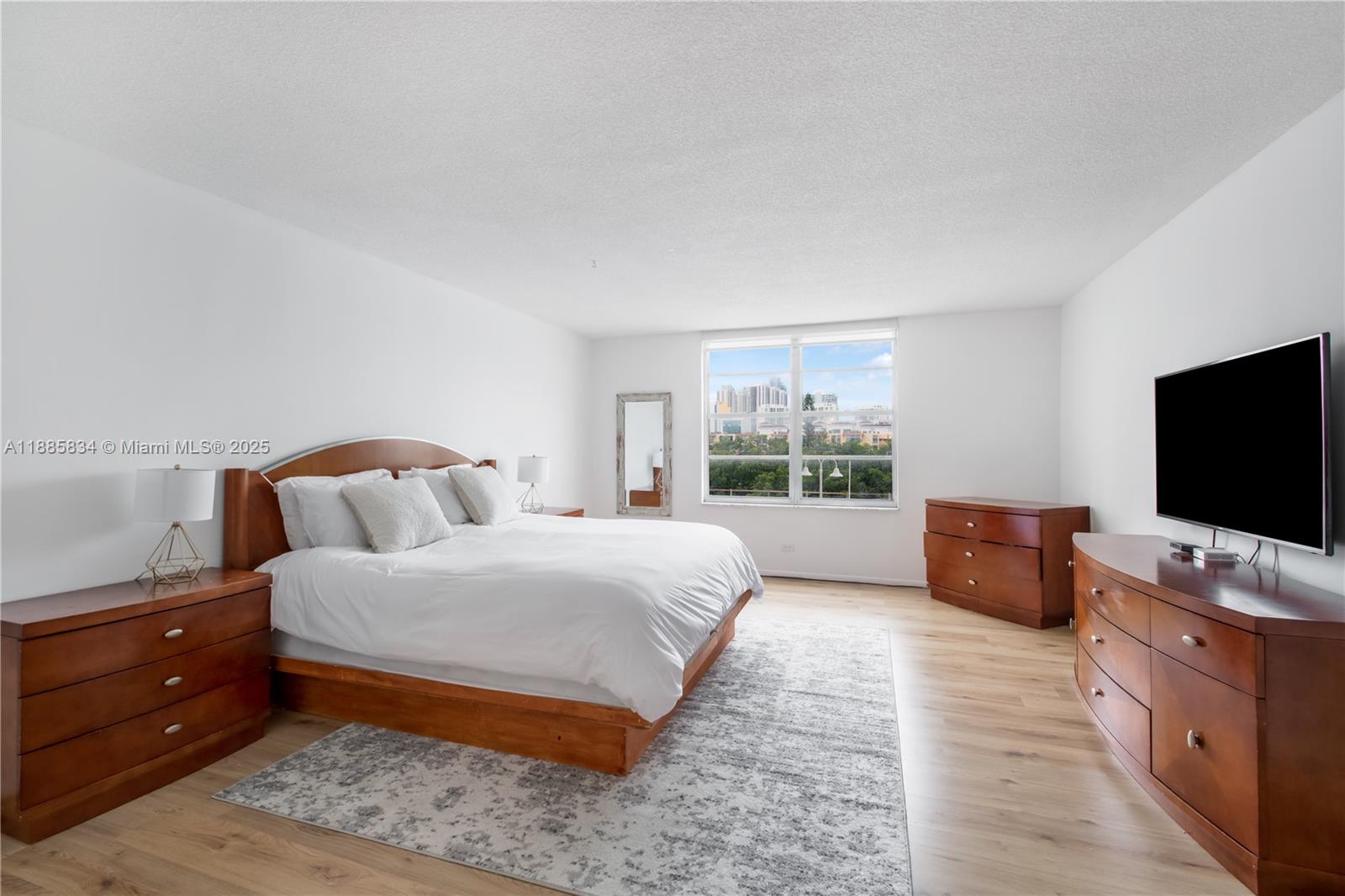 WINSTON TOWER 300 CONDO - Residential