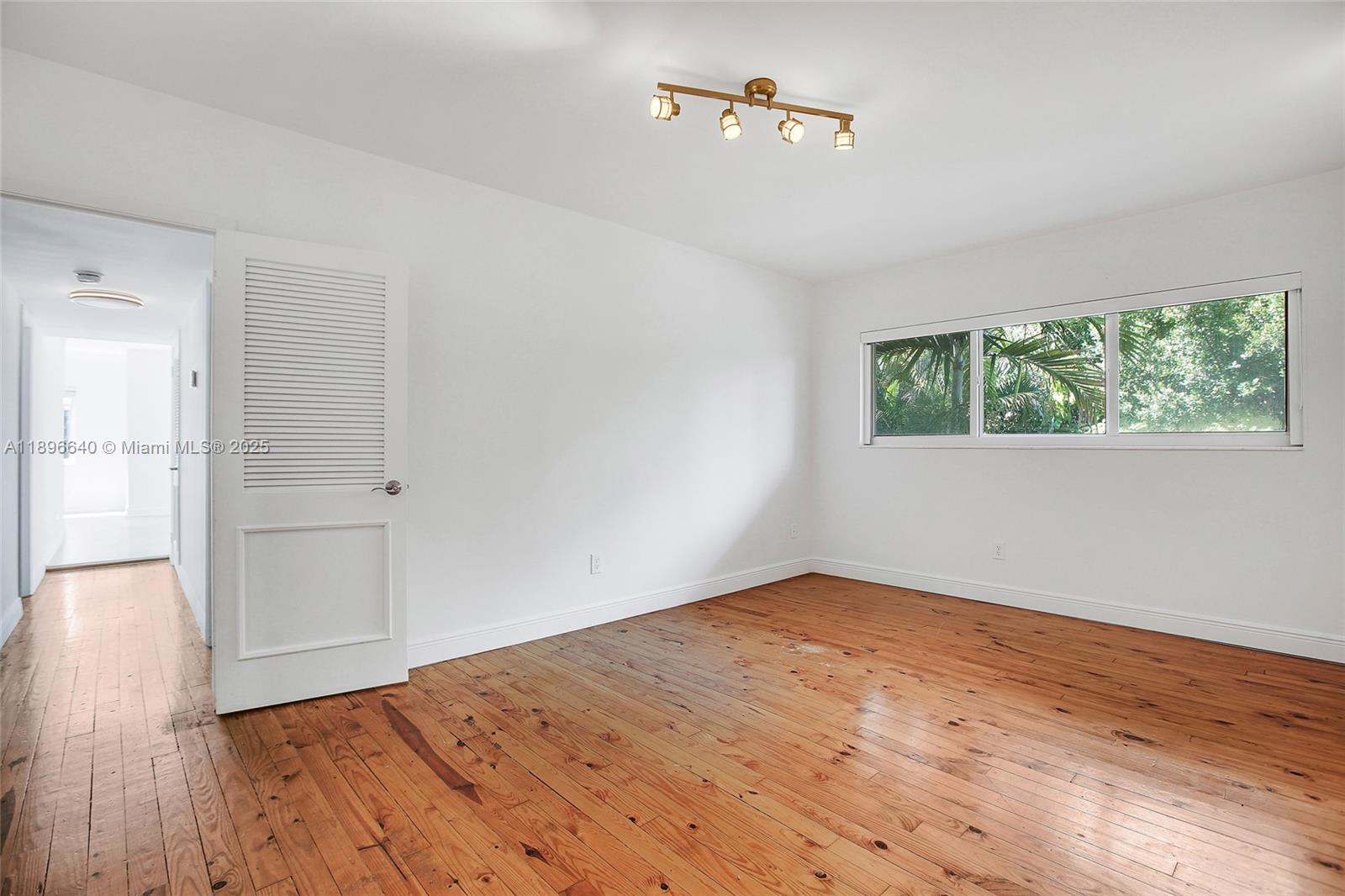 KNOLLWOOD CONDO - Residential