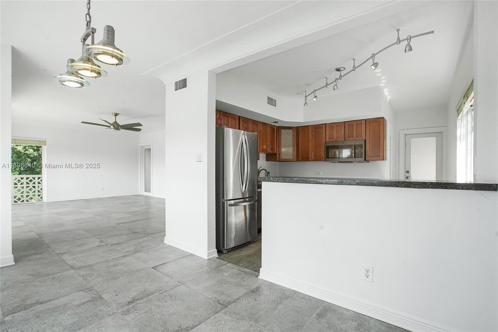 KNOLLWOOD CONDO - Residential