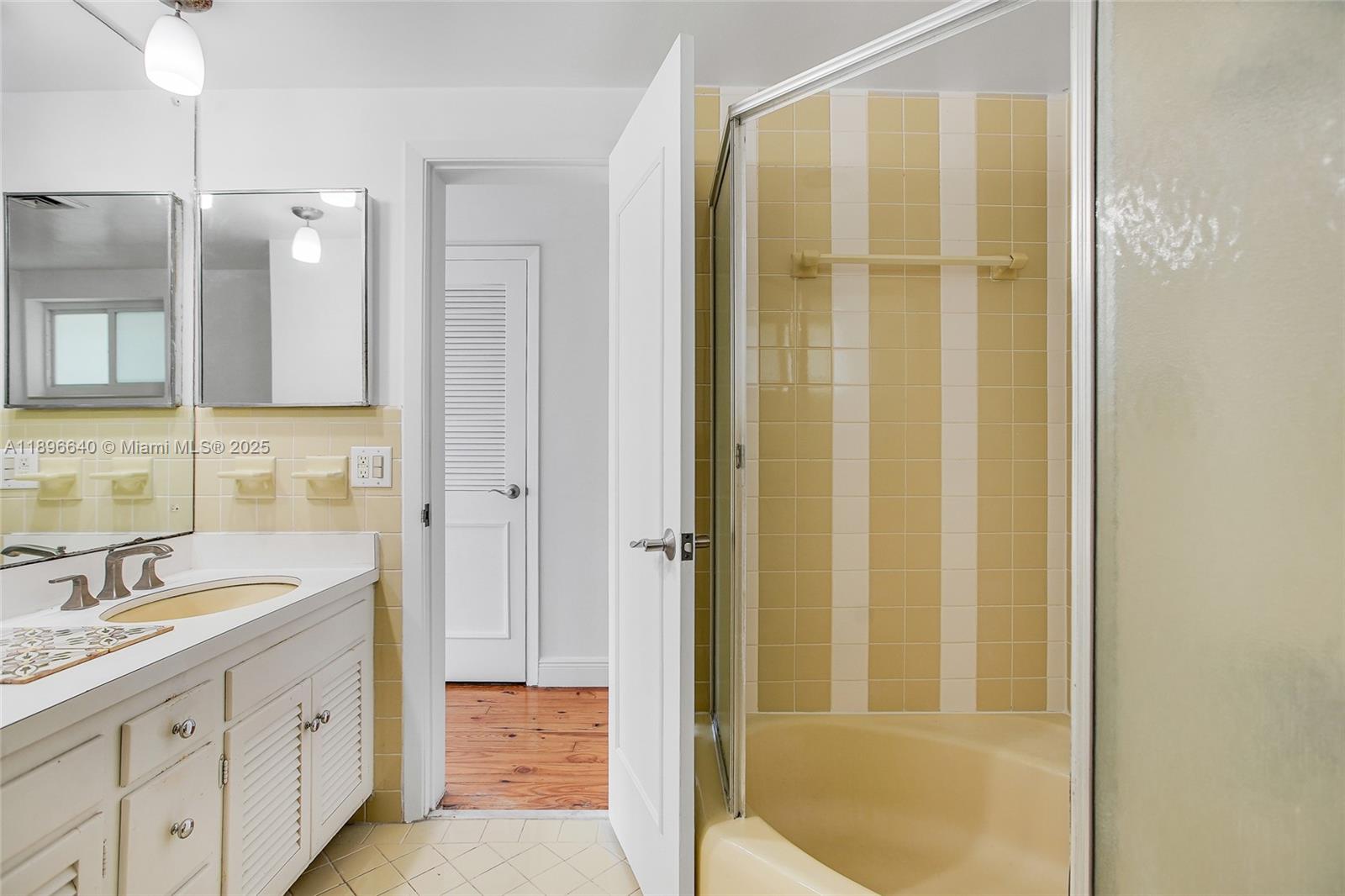 KNOLLWOOD CONDO - Residential